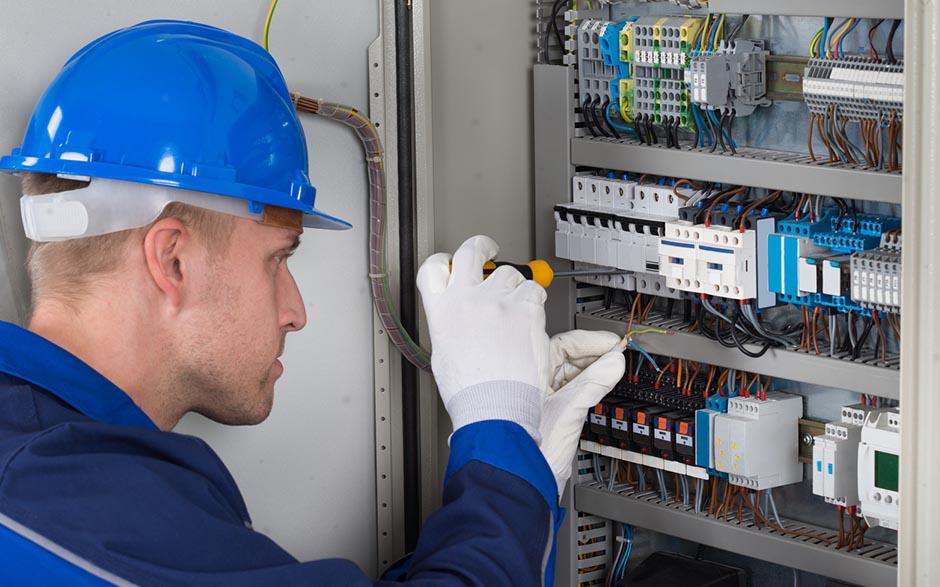 je recherche un électricien Villers-Saint-Paul